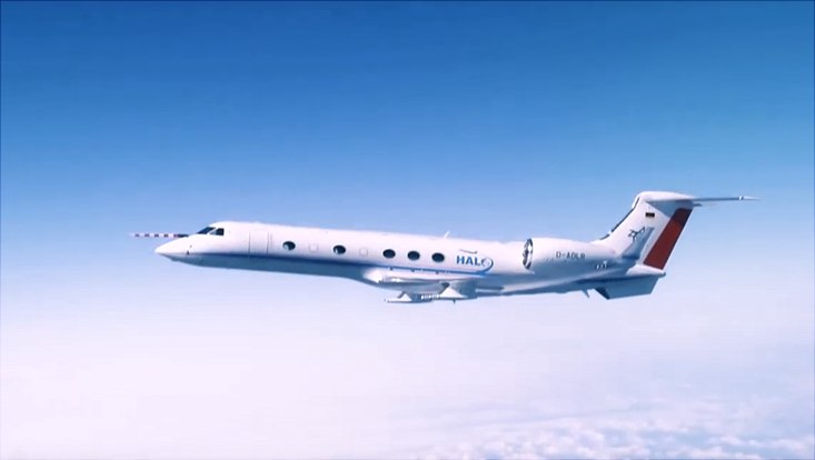 Sideview of the Halo Aircraft in the sky / Seitenansicht des Halo Flugzeuges im Himmel