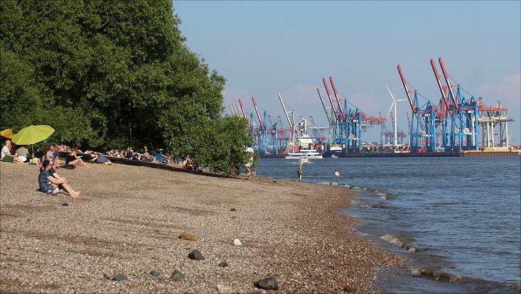 Die Elbe und der Hamburger Hafen