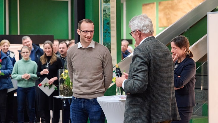 Dr. Lennart Ramme bekommt den Wladimir Köppen Preis verliehen.