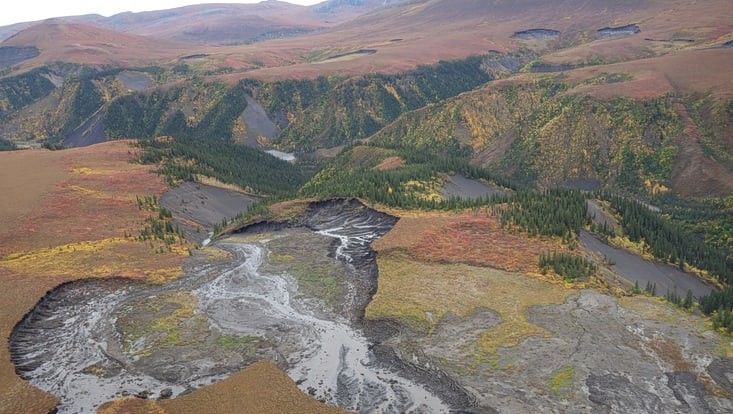 Zu sehen ist eine Permafrostlandschaft in Kanada, die rapide taut.